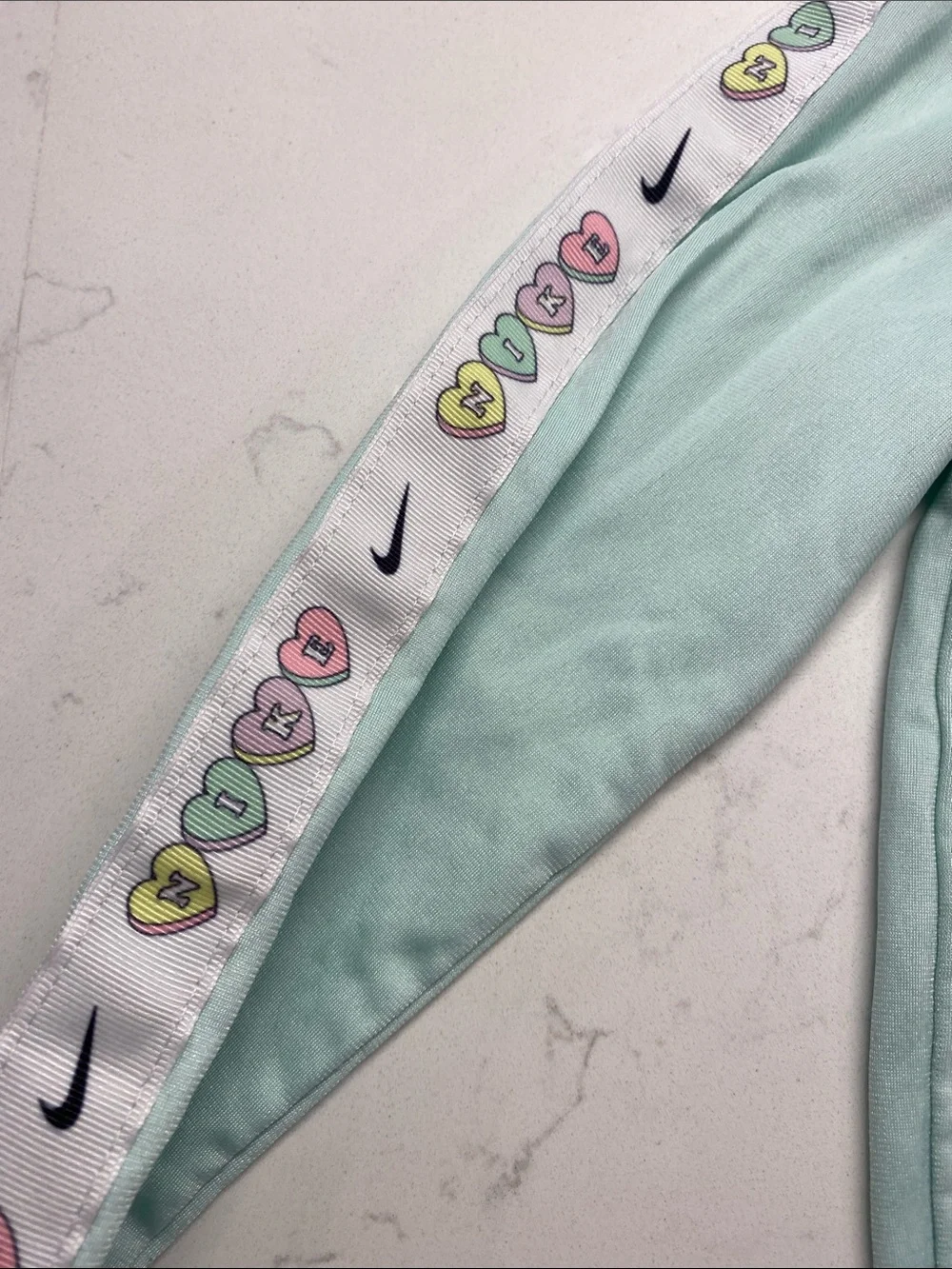 Nike Girls Mint Green Zip Jacket Heart Sleeve Valentines Day Pastel READ 💕